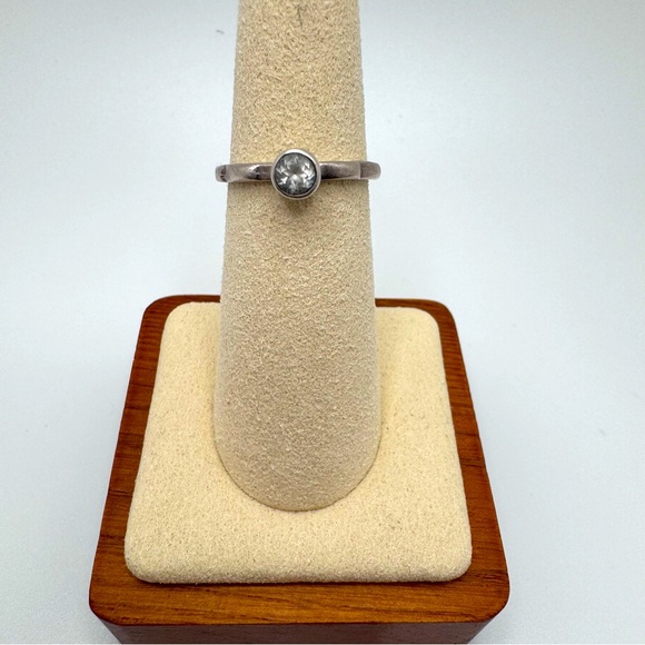 Vintage Jewelry - Vintage 925 Silver Round Clear Quartz Bezel Set Hammered Solitaire Ring